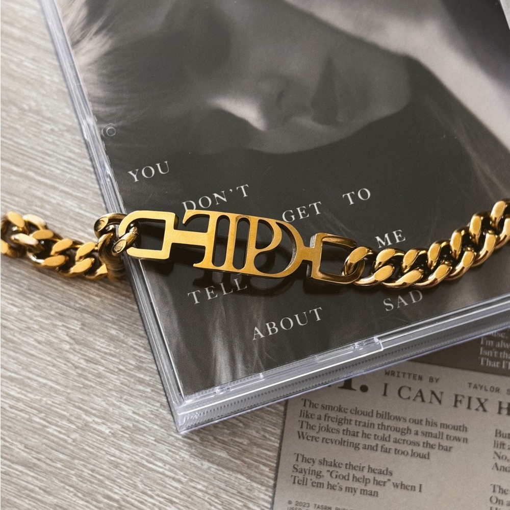 Taylor Swift Gold TTPD Bracelet
The Tortured Poets Department Small - Picture 6 of 10